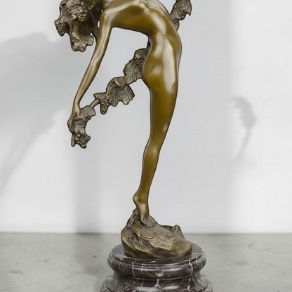 Sculpture bronze Bacchante à la guirlande de vigne, vue 3