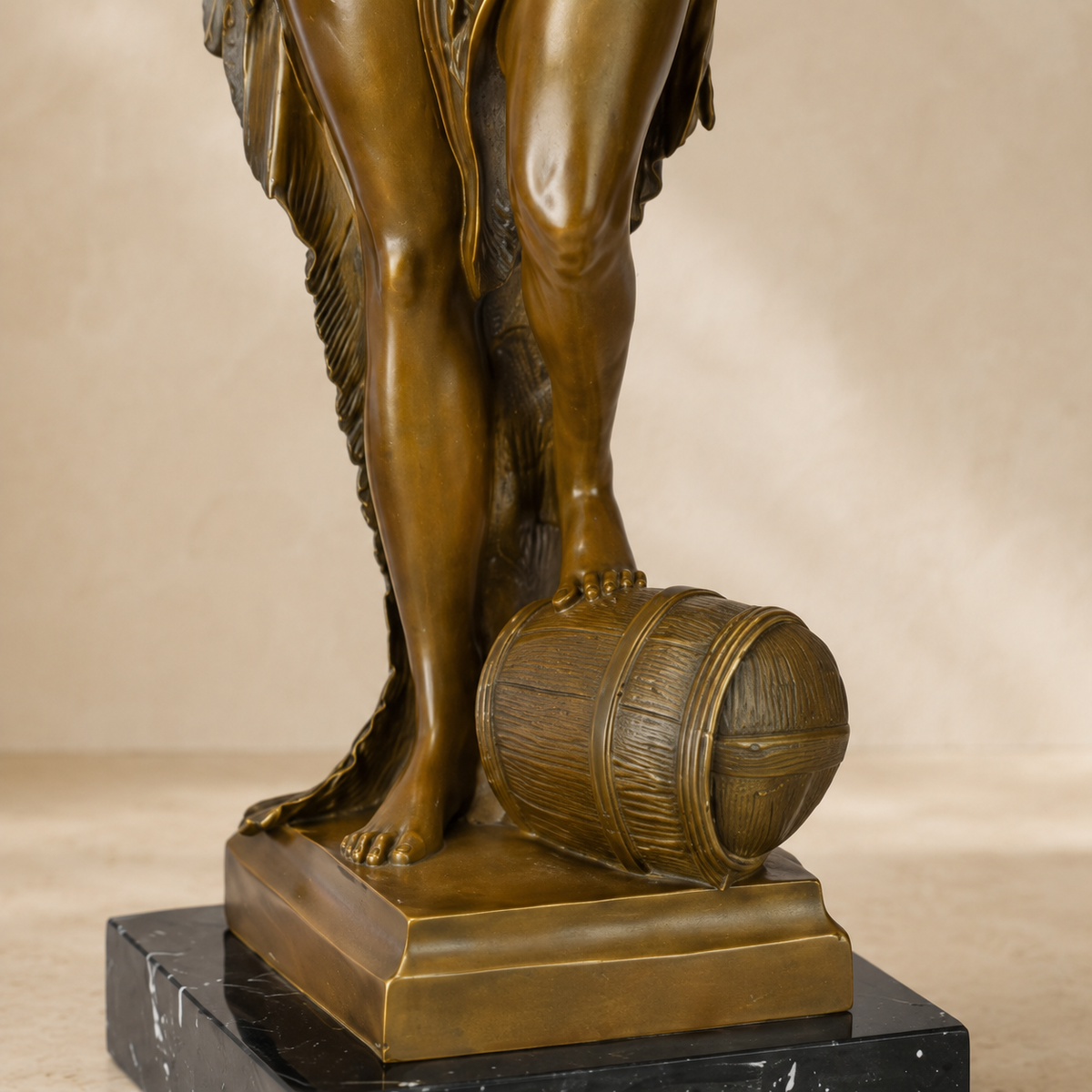 Sculpture bronze Bavière femme au cerf socle marbre noir, vue 6