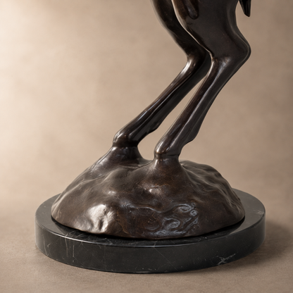 Sculpture bronze cerf cabré sur socle marbre noir veiné, vue 6