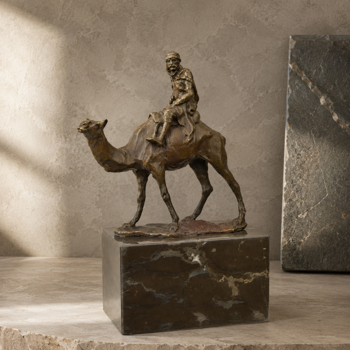 Sculpture bronze chamelier arabe sur dromadaire socle marbre
