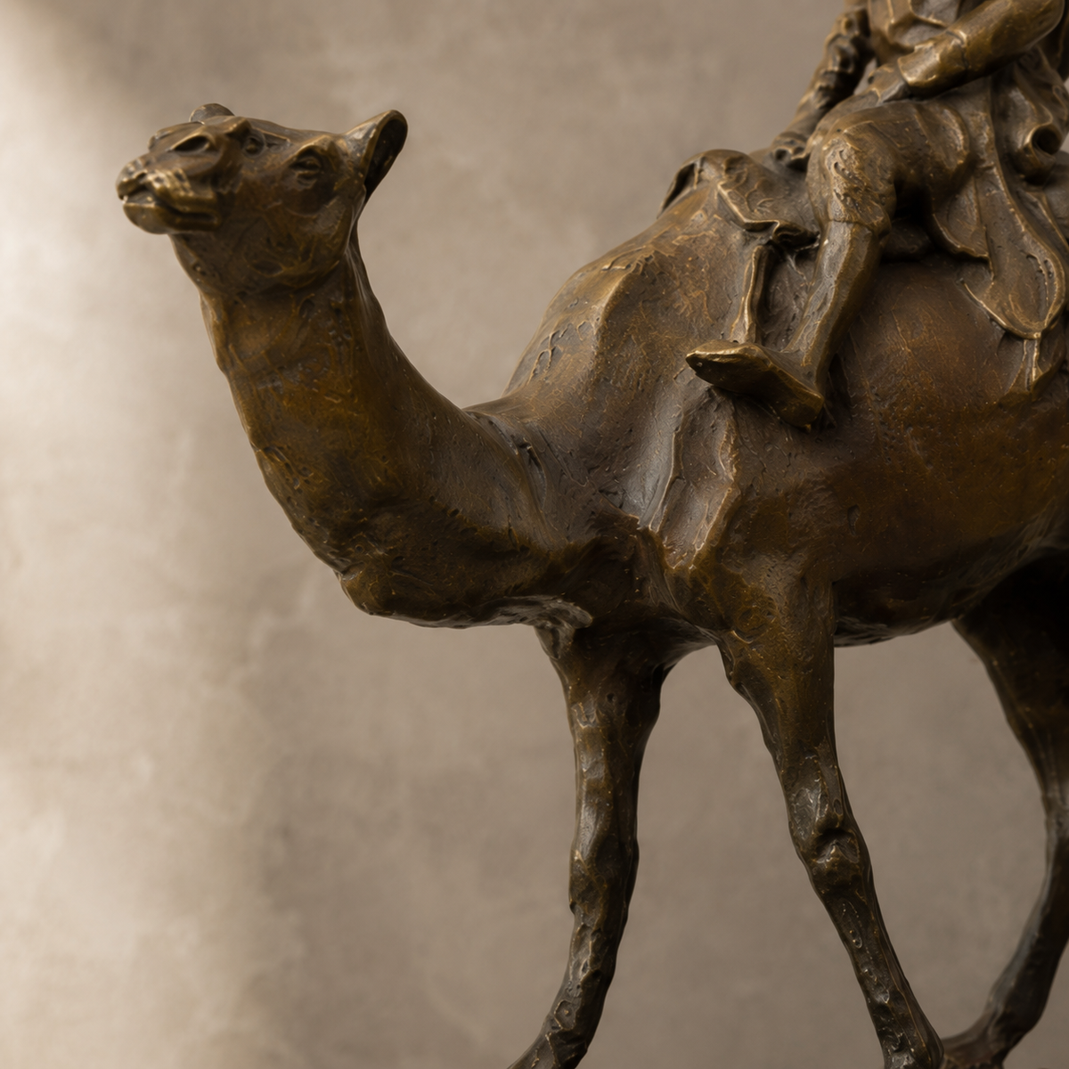 Sculpture bronze chamelier arabe sur dromadaire socle marbre, vue 5