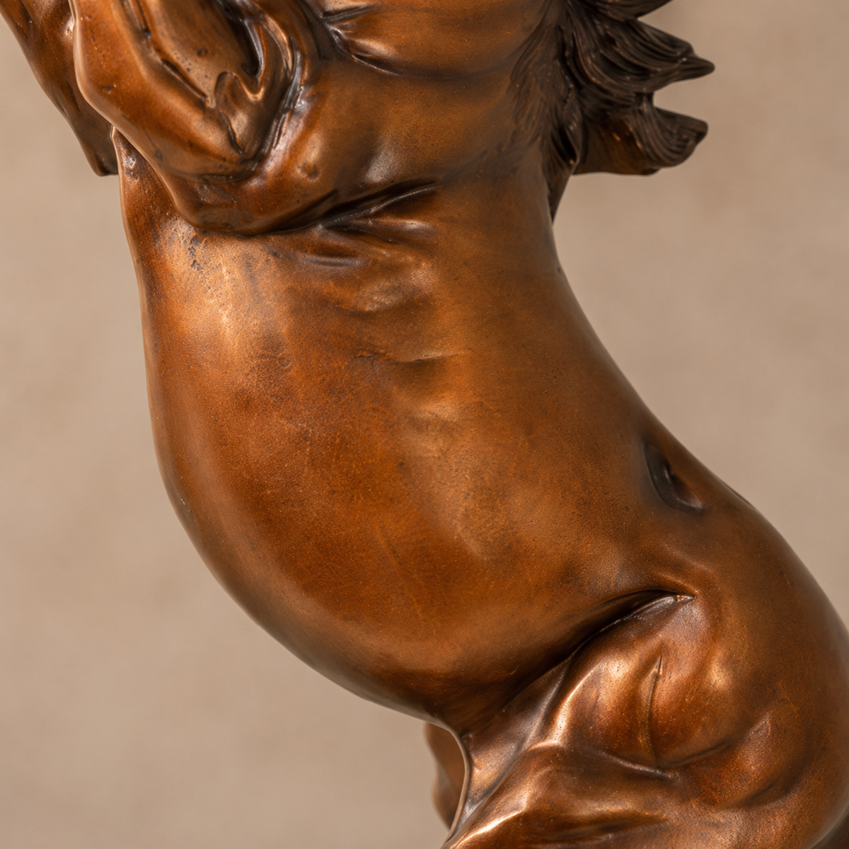 Sculpture bronze cheval cabré patine brune sur socle marbre, vue 4
