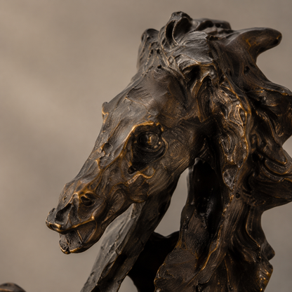 Sculpture bronze cheval cabré style expressionniste sur marbre, vue 2