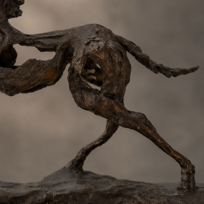 Sculpture bronze cheval cabré style expressionniste sur marbre, vue 6