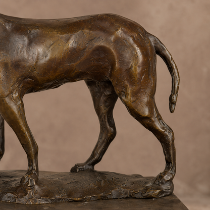 Sculpture bronze chien de chasse sur socle marbre veiné, vue 6