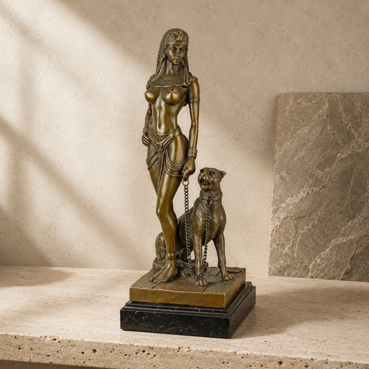 Sculpture bronze Cléopâtre à la panthère enchaînée
