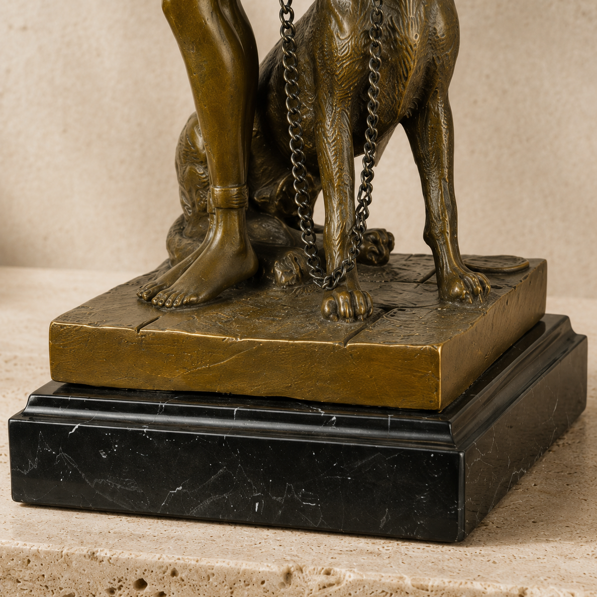 Sculpture bronze Cléopâtre à la panthère enchaînée, vue 7