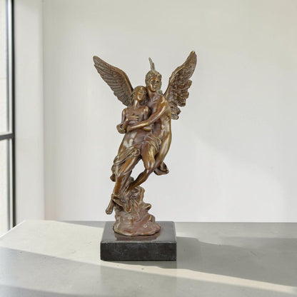 Sculpture en bronze Cupidon enlevant Psyché sur socle marbre