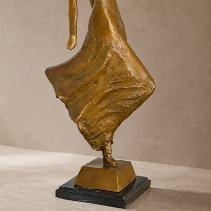 Sculpture bronze danseuse à la robe virevoltante, vue 4