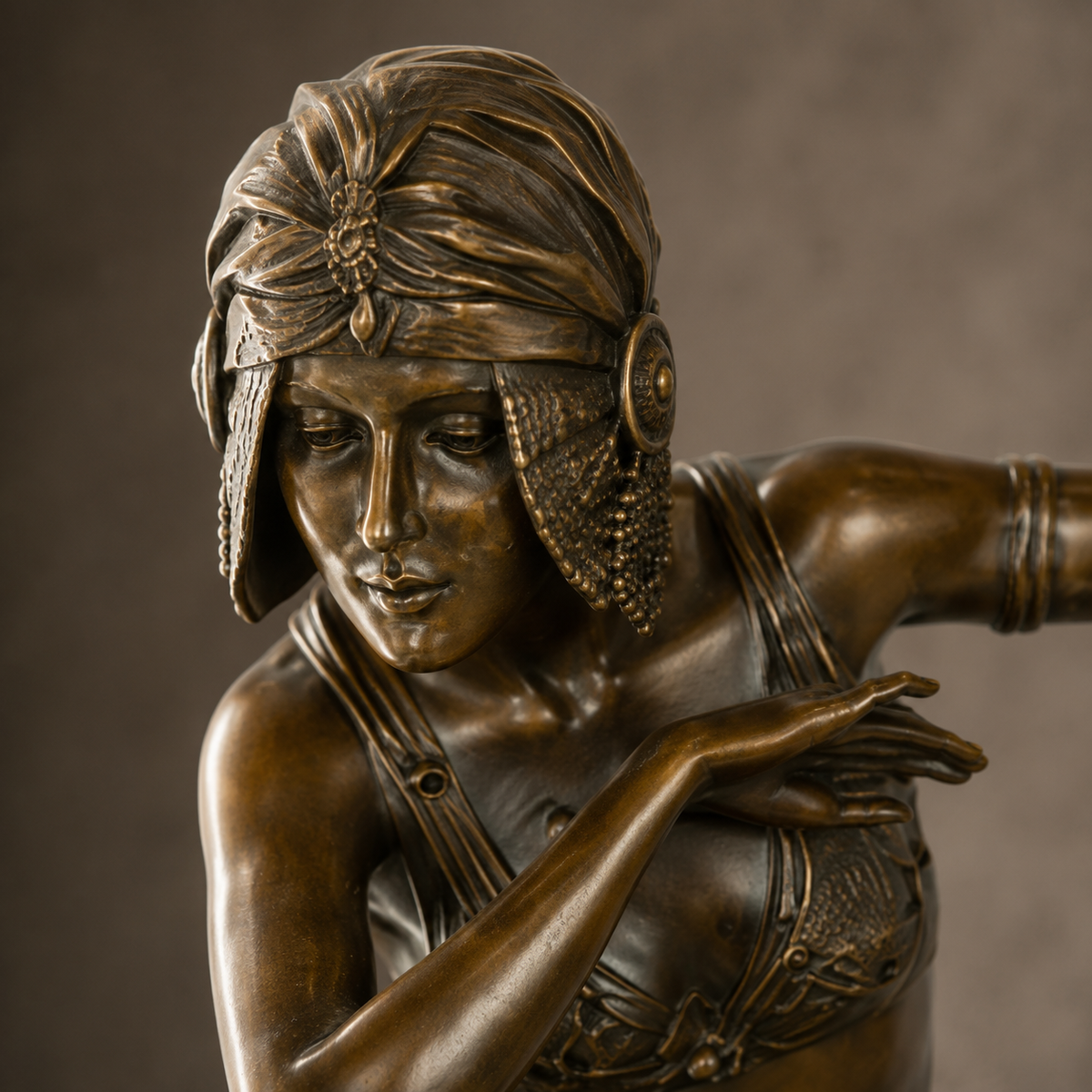 Sculpture bronze danseuse Art Déco sur socle marbre vert, vue 2