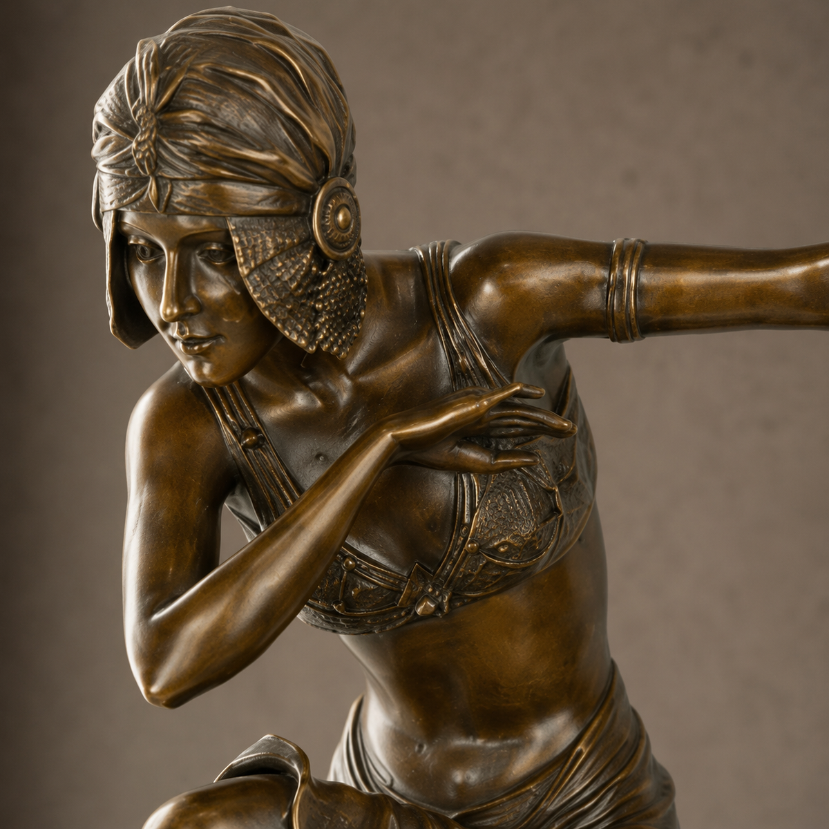 Sculpture bronze danseuse Art Déco sur socle marbre vert, vue 3