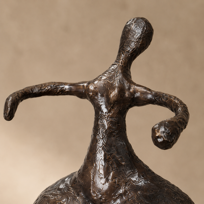 Sculpture bronze danseuse aux formes généreuses sur marbre, vue 3