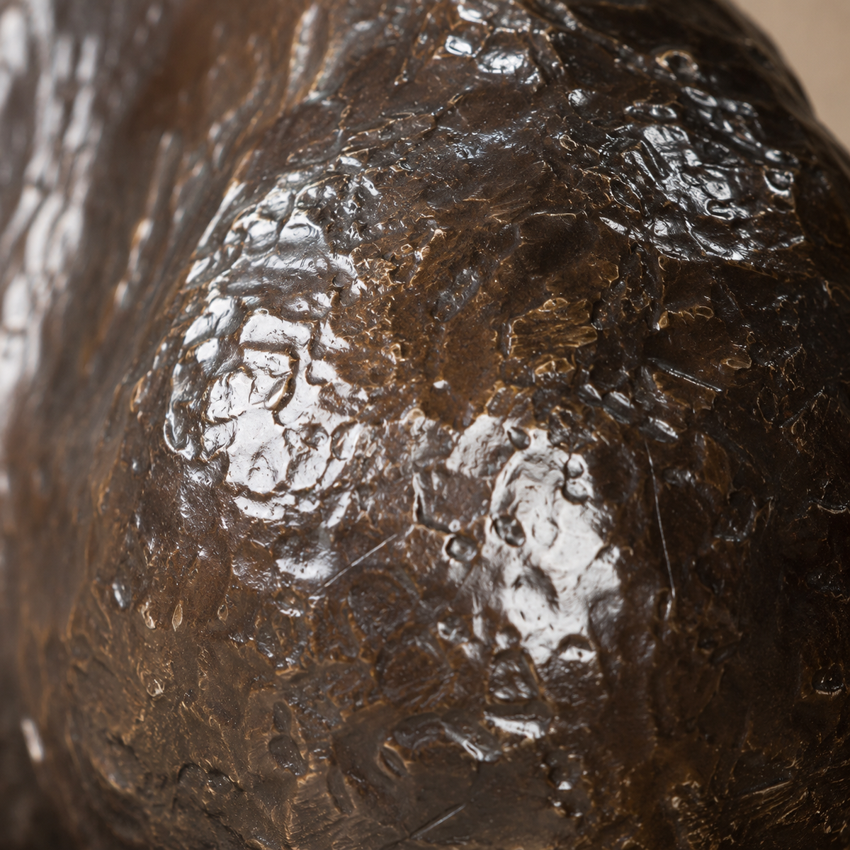 Sculpture bronze danseuse aux formes généreuses sur marbre, vue 5
