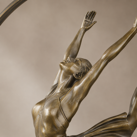 Sculpture bronze danseuse ballerine dans cerceau sur marbre, vue 2