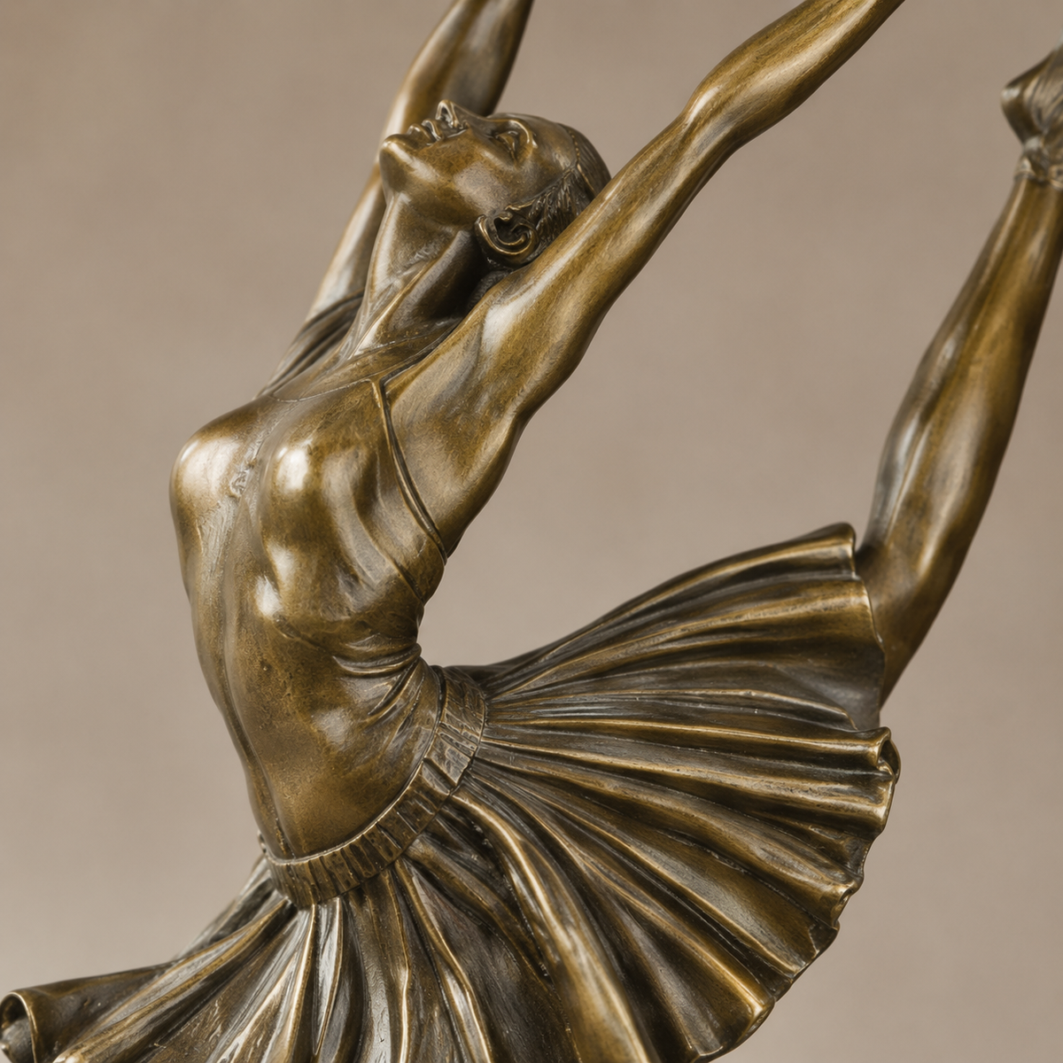 Sculpture bronze danseuse ballerine dans cerceau sur marbre, vue 5