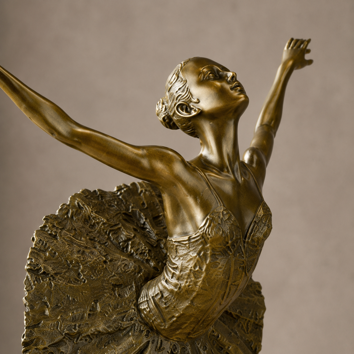 Sculpture bronze danseuse ballerine en arabesque sur marbre, vue 3