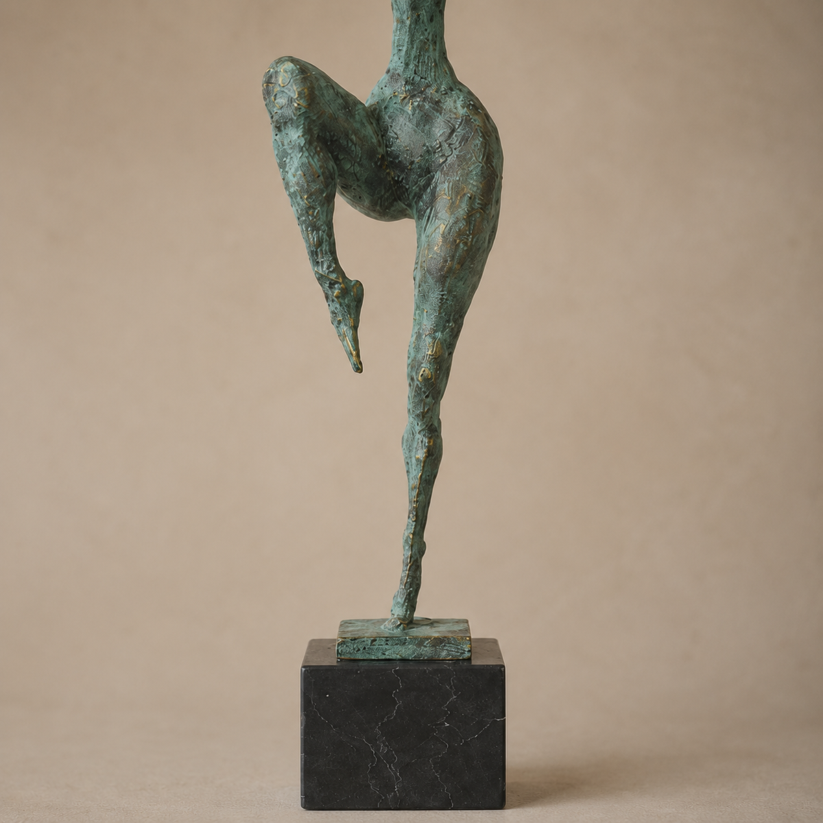 Sculpture bronze danseuse en équilibre, patine vert-de-gris, vue 4