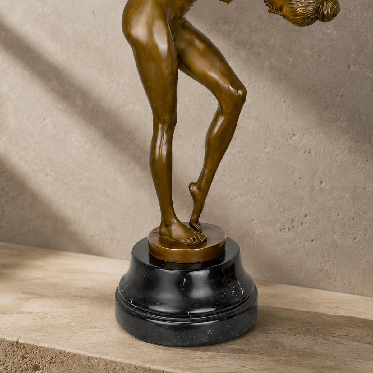 Sculpture bronze danseuse en étirement sur socle marbre, vue 4