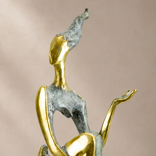 Sculpture bronze danseuse stylisée patine dorée et verte, vue 2