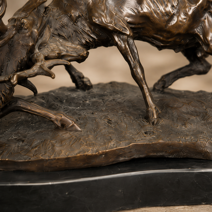 Sculpture bronze deux cerfs en combat sur socle marbre, vue 5