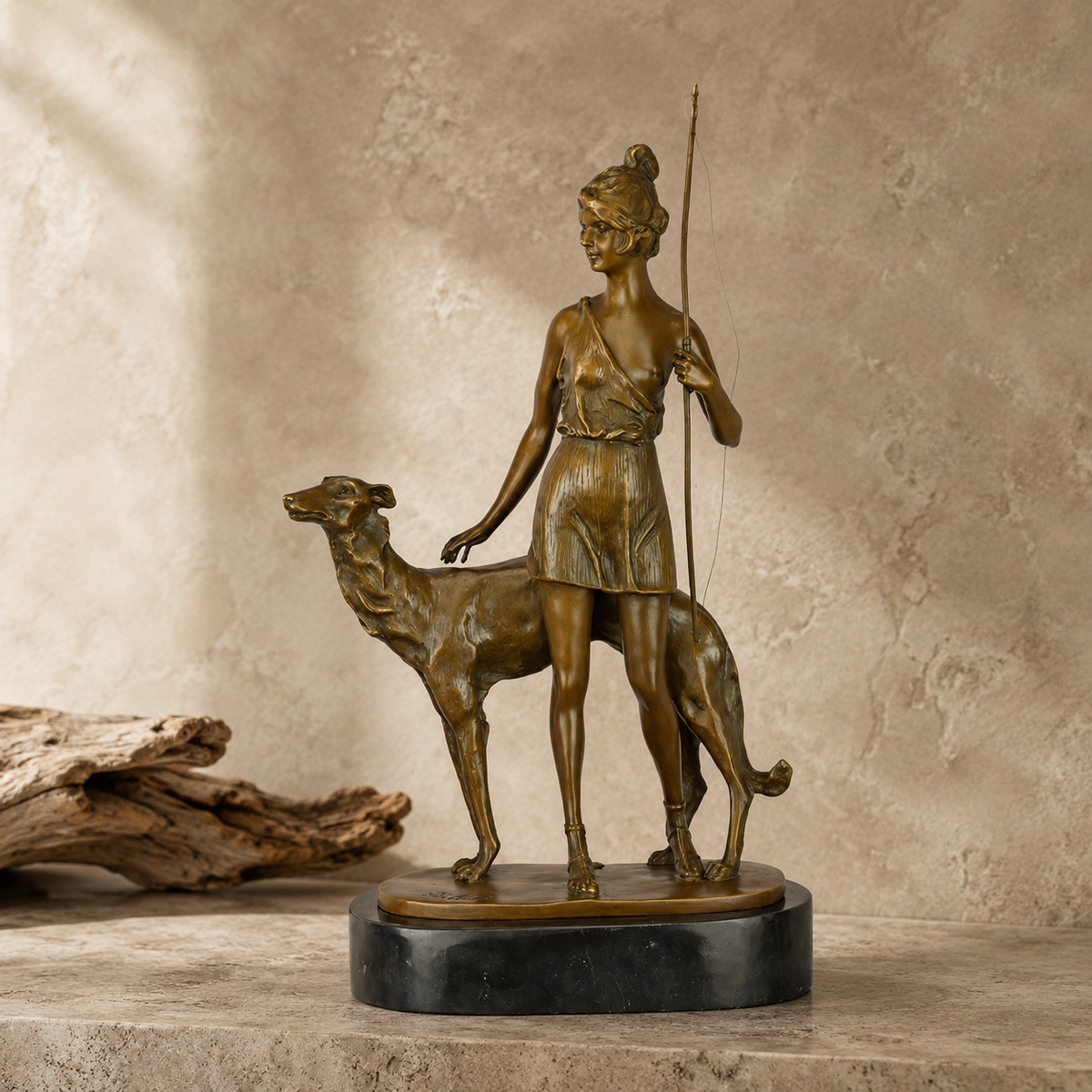 Sculpture bronze Diane chasseresse avec lévrier sur marbre
