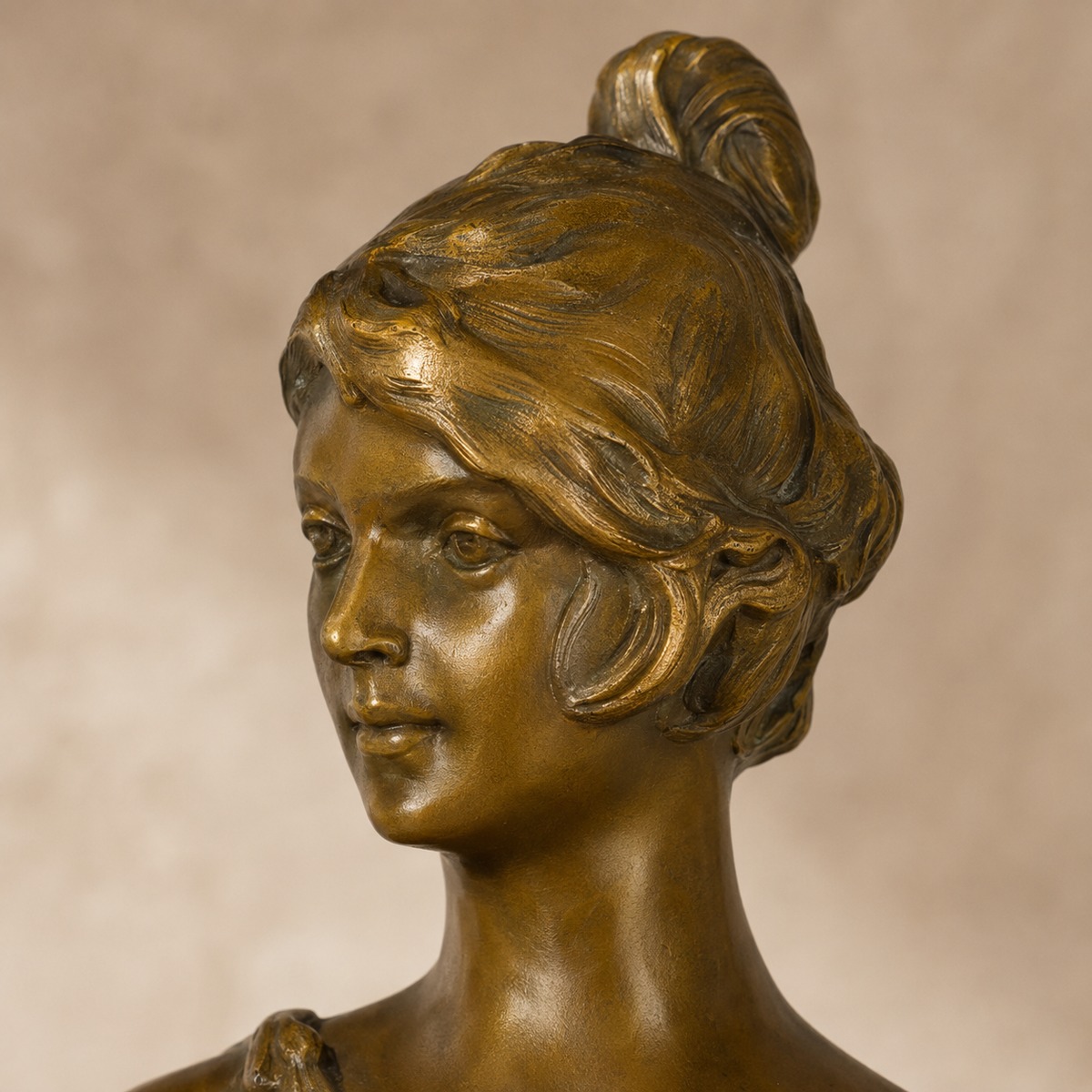 Sculpture bronze Diane chasseresse avec lévrier sur marbre, vue 2