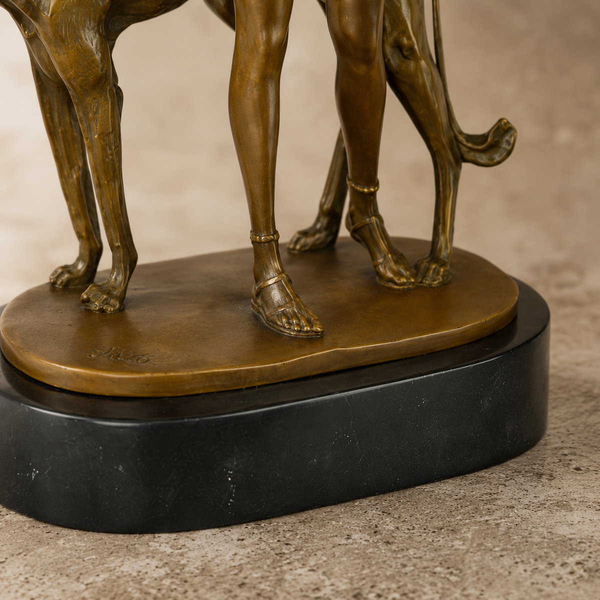 Sculpture bronze Diane chasseresse avec lévrier sur marbre, vue 7