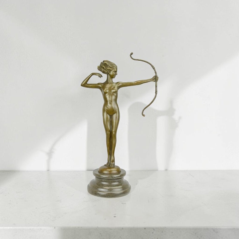 Sculpture bronze Diane chasseresse à l'arc sur socle marbre