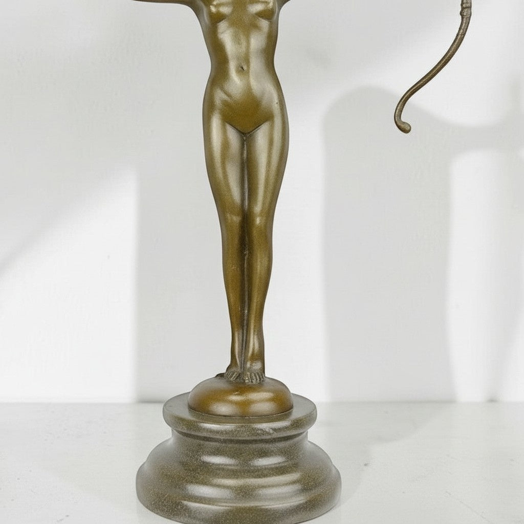 Sculpture bronze Diane chasseresse à l'arc sur socle marbre, vue 3