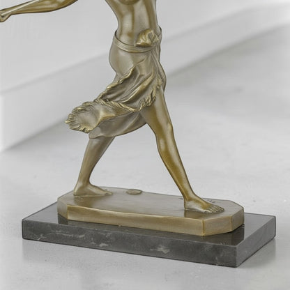 Sculpture bronze doré Diane chasseresse à la lance, vue 3