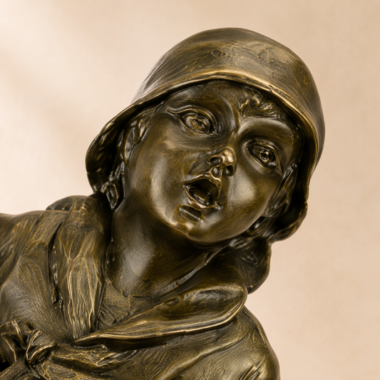 Sculpture bronze enfant joueur d'accordéon sur socle marbre, vue 2