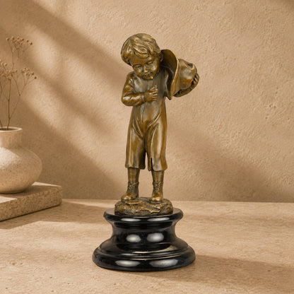 Sculpture bronze enfant porteur de hotte sur socle marbre