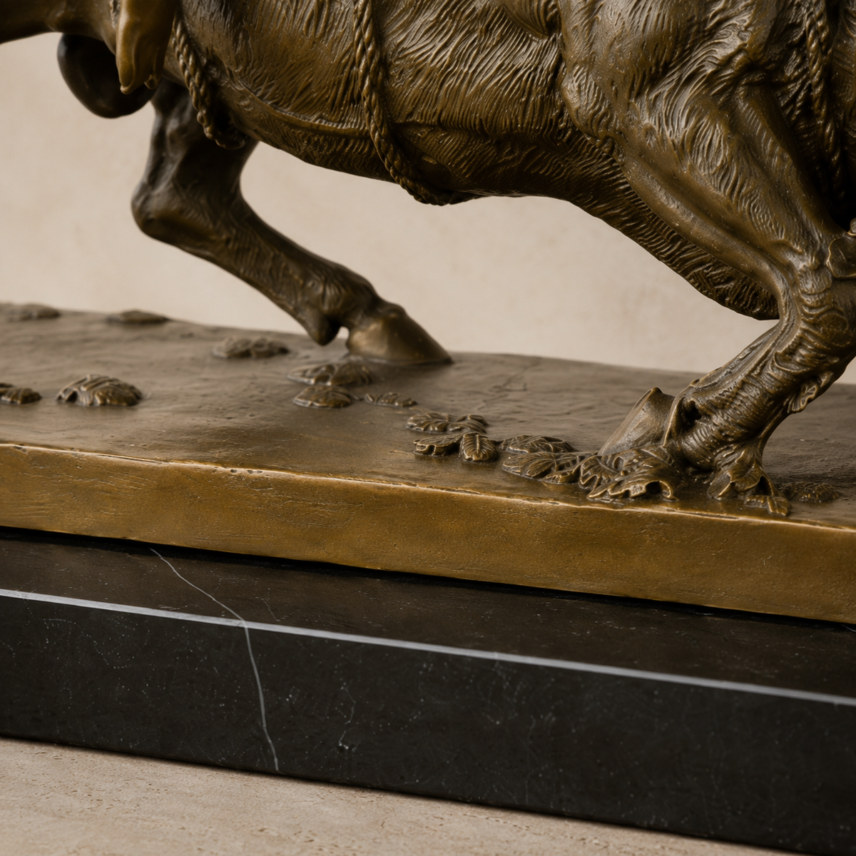 Sculpture bronze Europe et le Taureau sur socle marbre, vue 3