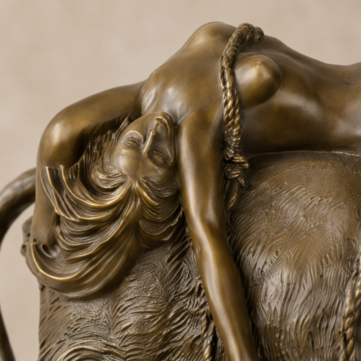 Sculpture bronze Europe et le Taureau sur socle marbre, vue 7