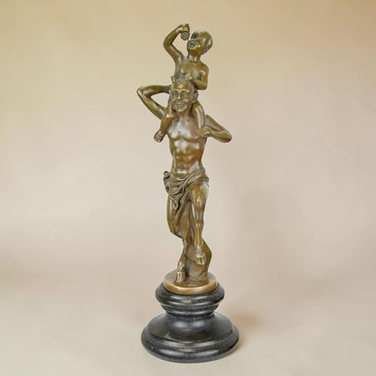 Sculpture bronze faune portant un jeune Bacchus sur socle, vue 4
