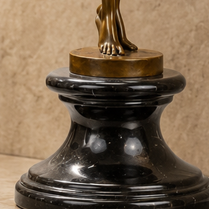 Sculpture bronze femme ailée nue sur socle marbre noir, vue 7