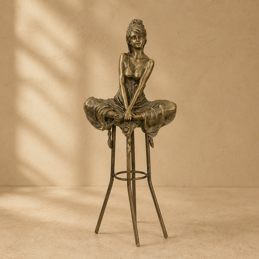 Sculpture bronze femme assise sur tabouret de bar Art Déco
