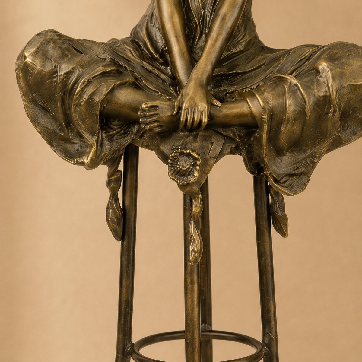 Sculpture bronze femme assise sur tabouret de bar Art Déco, vue 5