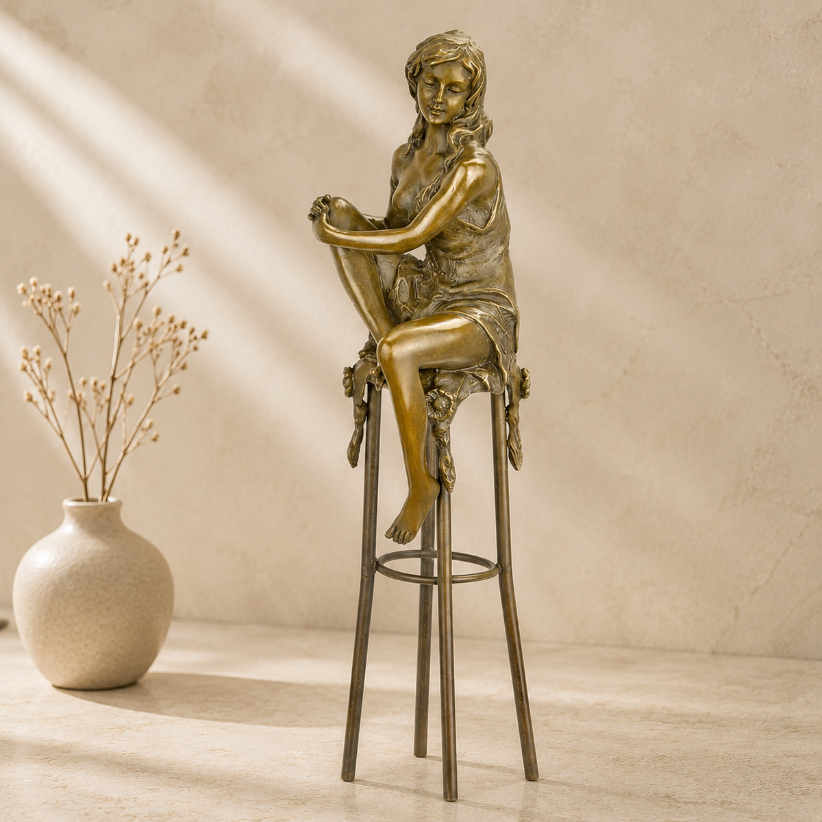 Sculpture bronze femme assise sur tabouret de bar Art Déco