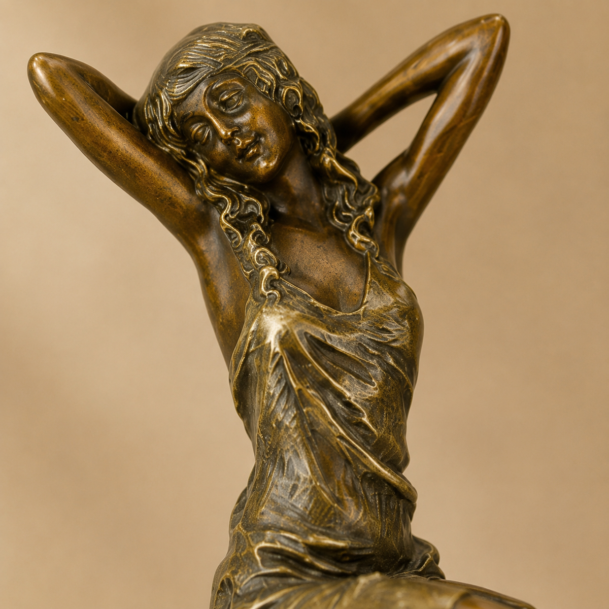 Sculpture bronze femme assise sur tabouret de bar Art Déco, vue 4
