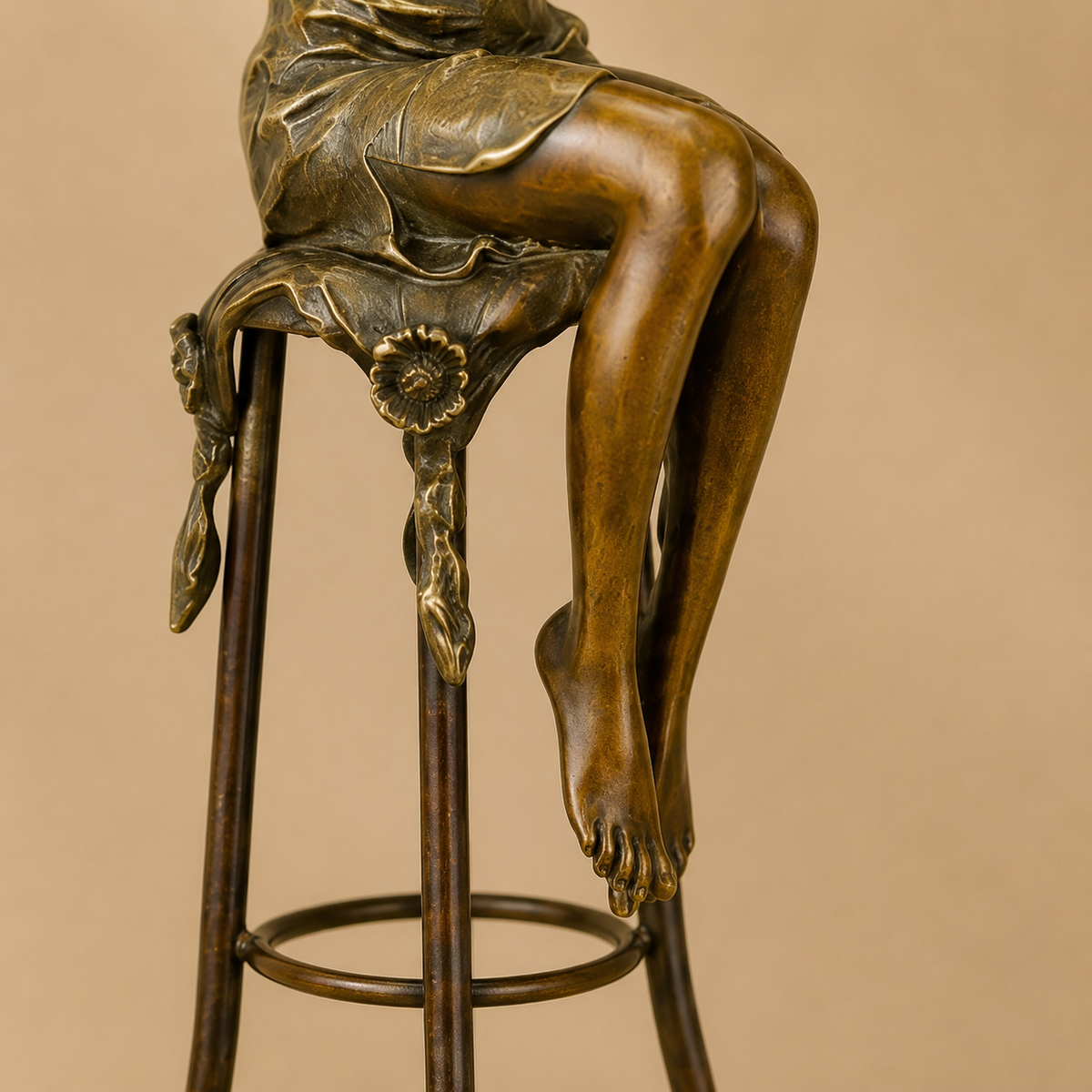 Sculpture bronze femme assise sur tabouret de bar Art Déco, vue 6