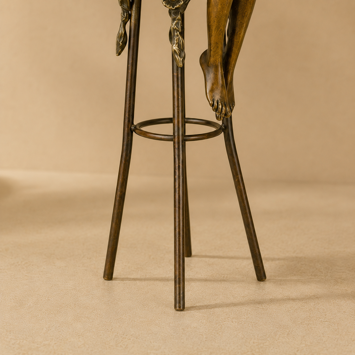 Sculpture bronze femme assise sur tabouret de bar Art Déco, vue 7