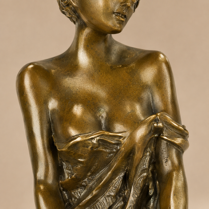 Sculpture bronze femme assise sur tabouret de bar, vue 3
