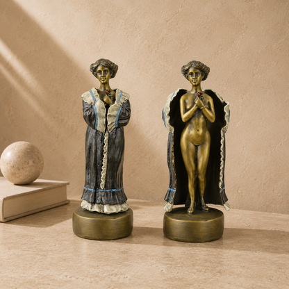 Sculpture bronze femme au manteau ouvrant, style Viennois