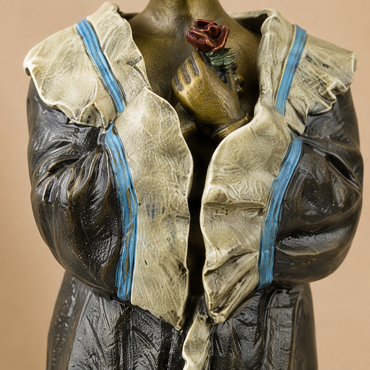 Sculpture bronze femme au manteau ouvrant, style Viennois, vue 4