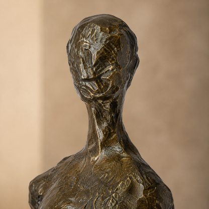 Sculpture bronze femme debout style Giacometti, vue 2