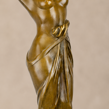 Sculpture bronze femme drapée aux raisins sur marbre, vue 4