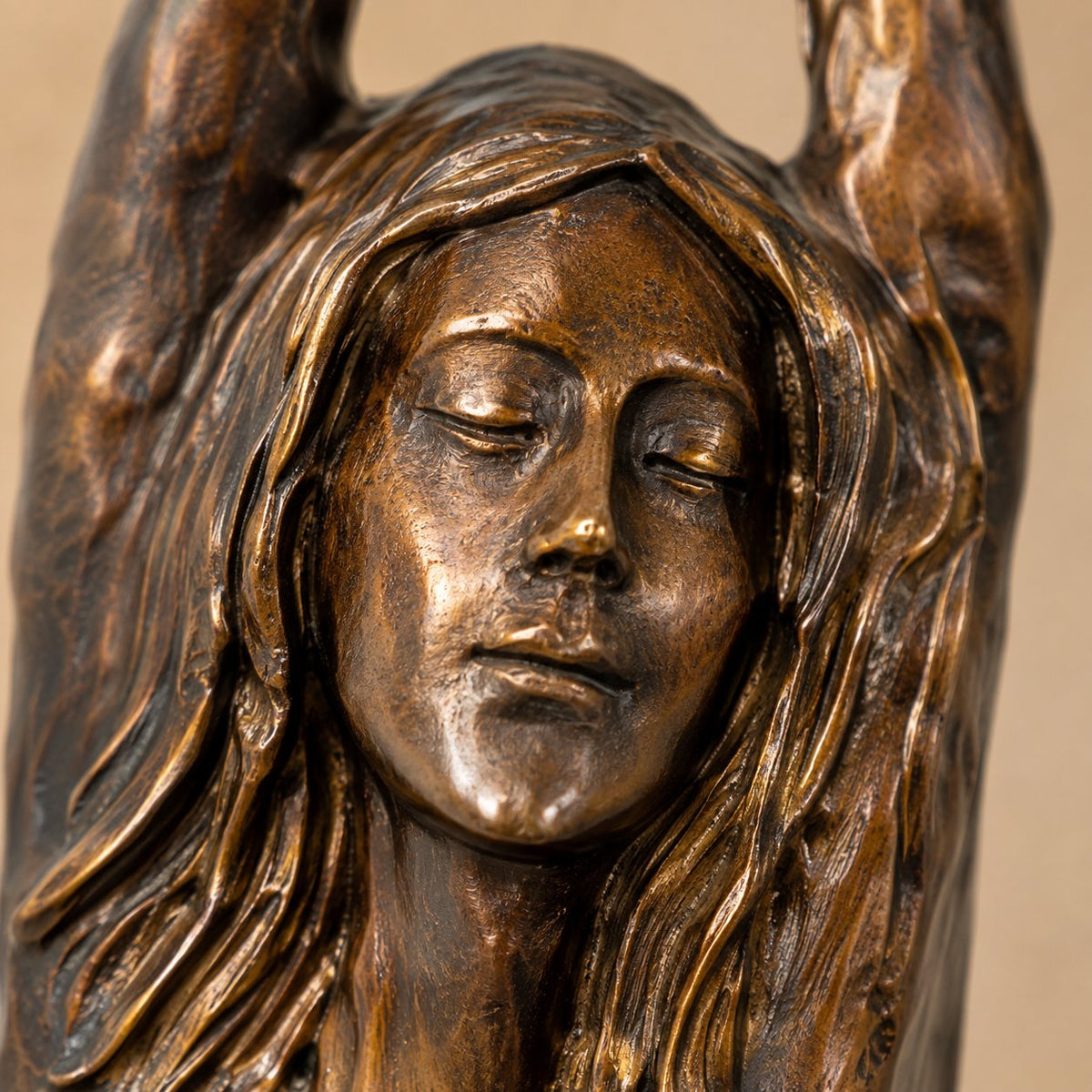 Sculpture bronze femme nue en étirement, style moderniste, détail visage