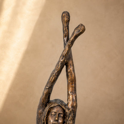 Sculpture bronze femme nue en étirement, style moderniste, détail posture en étirement