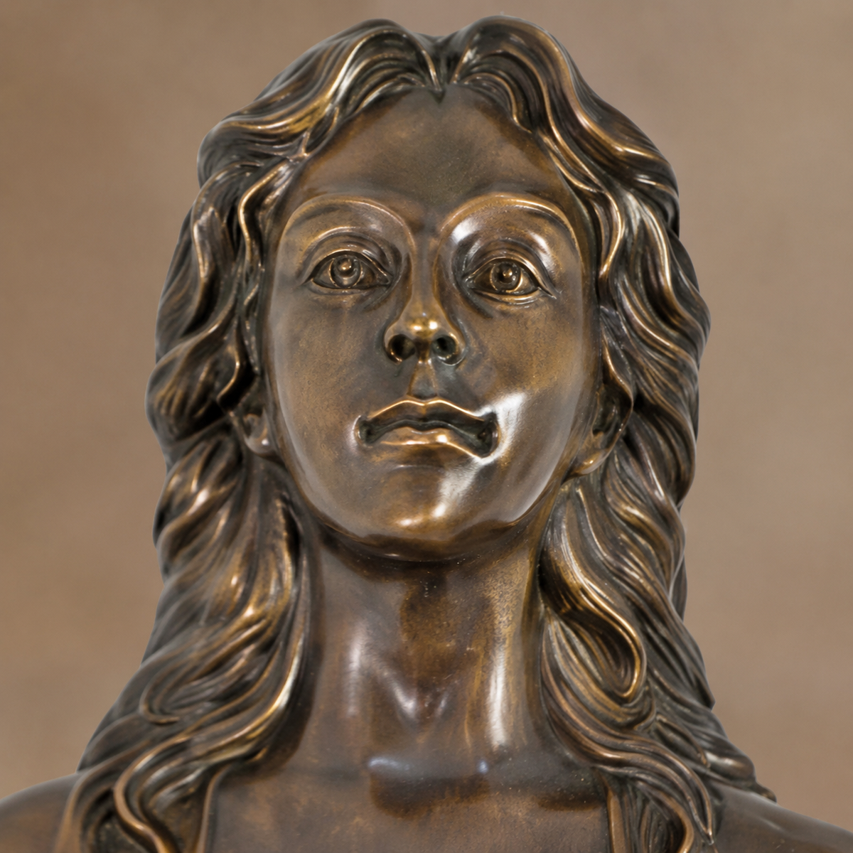 Sculpture bronze femme stylisée au drapé, style moderniste, vue 2